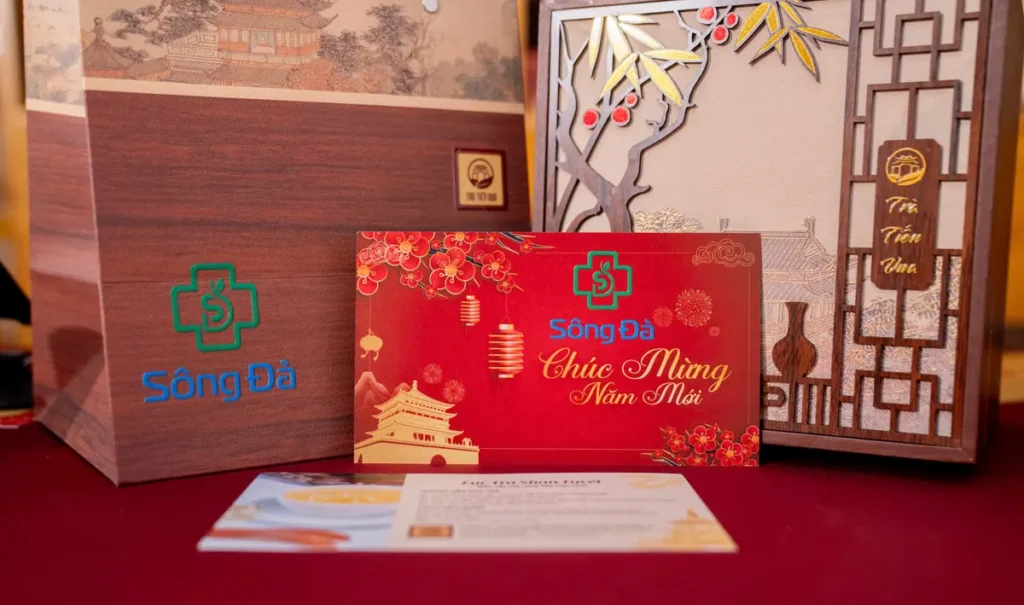 Set quà Tết doanh nghiệp kèm thiệp chúc in logo